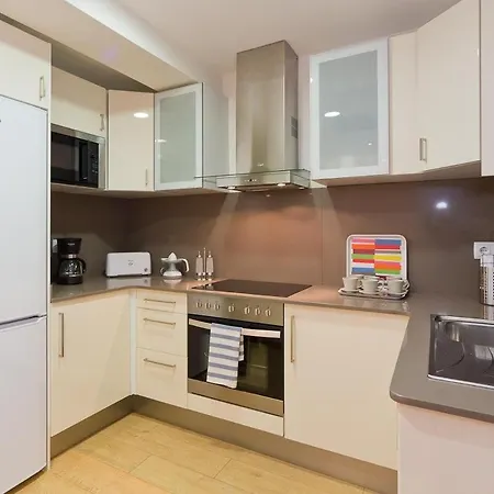 Modern Apartment With Balcony Near Camp Nou-3